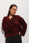 Жіноча в'язана кофта з ажурними рядами та розрізами в кольорі бордо, фото 2