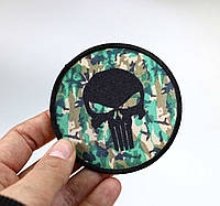 Нашивка патриотическая Каратель Punisher на камуфляжном фоне термонашивка на клеевой основе
