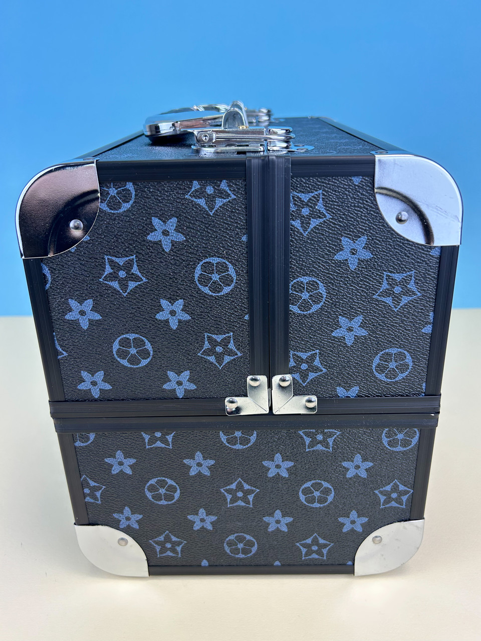 Алюминиевый бьюти кейс чемодан для косметики с выдвигающимися полками 740А (Ч24158), синий с орнаментом - фото 7 - id-p1911984381