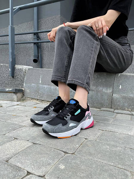 Adidas falcon core black light granite 2025