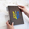 Книга для записів у дерев’яній обкладинці з гербом України, фото 7