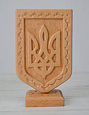 Герб України дерев'яний на підставці світло коричневий 14.5*8.7см