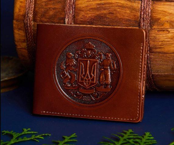 Гаманець чоловічий шкіряний компактний на внутрішній кнопці "Герб України". Колір коричневий, фото 1