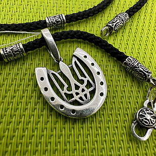 Комплект чорний шовковий шнурок та герб України із підковою 925 проба