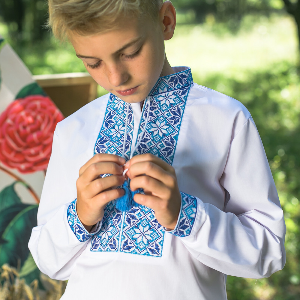 Вишиванка Moderika Зірка біла з синьою вишивкою 134