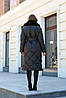 Шикарне зимове жіноче пальто зі стьобаної  плащової тканини з коміром під норку, фото 2