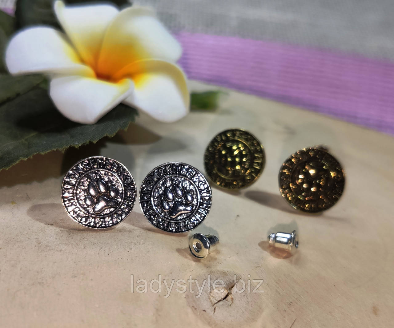 Сережки-воздики з вовчою лапою від студії LadyStyle.Biz