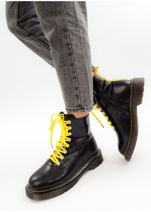 Демісезонні жіночі черевики з жовтими шнурками
