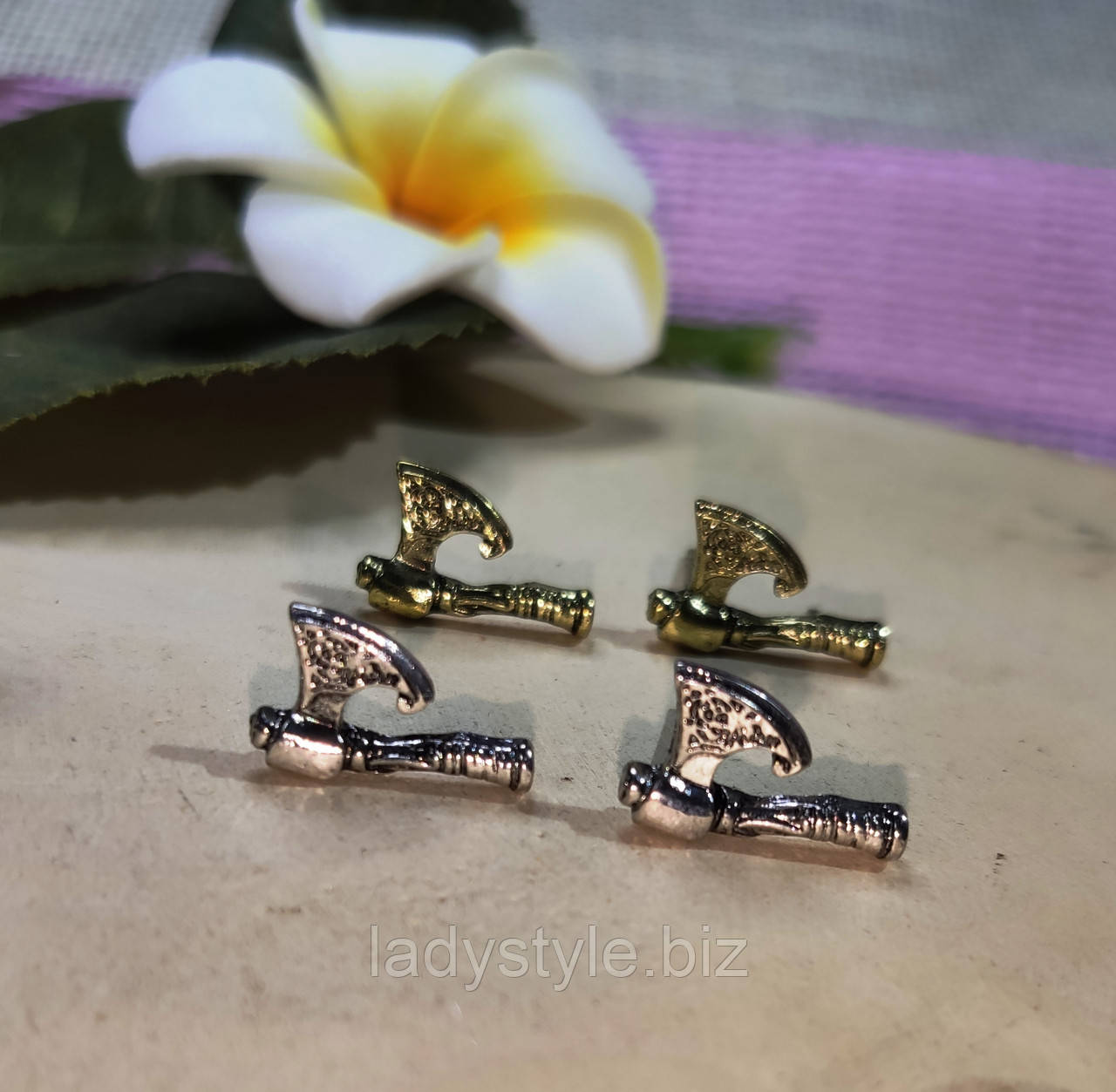 Сережки-воздики із секірою Перуна від студії LadyStyle.Biz