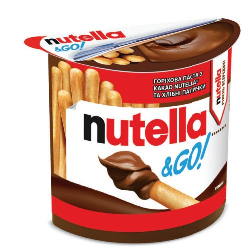 Шоколадно-горіхова паста Nutella з хлібними палочками
