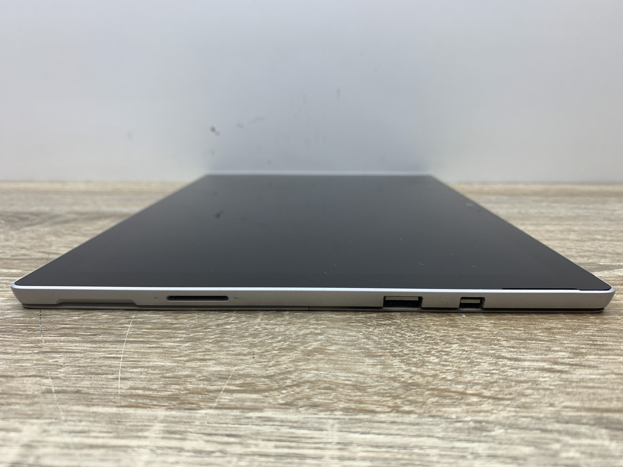 Планшет Б/У Microsoft Surface Pro 5 1796 12.3 IPS 2736x1824/i5-7300U 2(4)x3.50 GHz/RAM 8GB/SSD 240GB/АКБ 39Wh - фото 3 - id-p1934889312