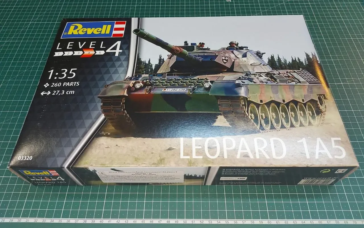 САУ Panzerhaubitze 2000. Збірна модель у масштабі 1/35. REVELL 03279