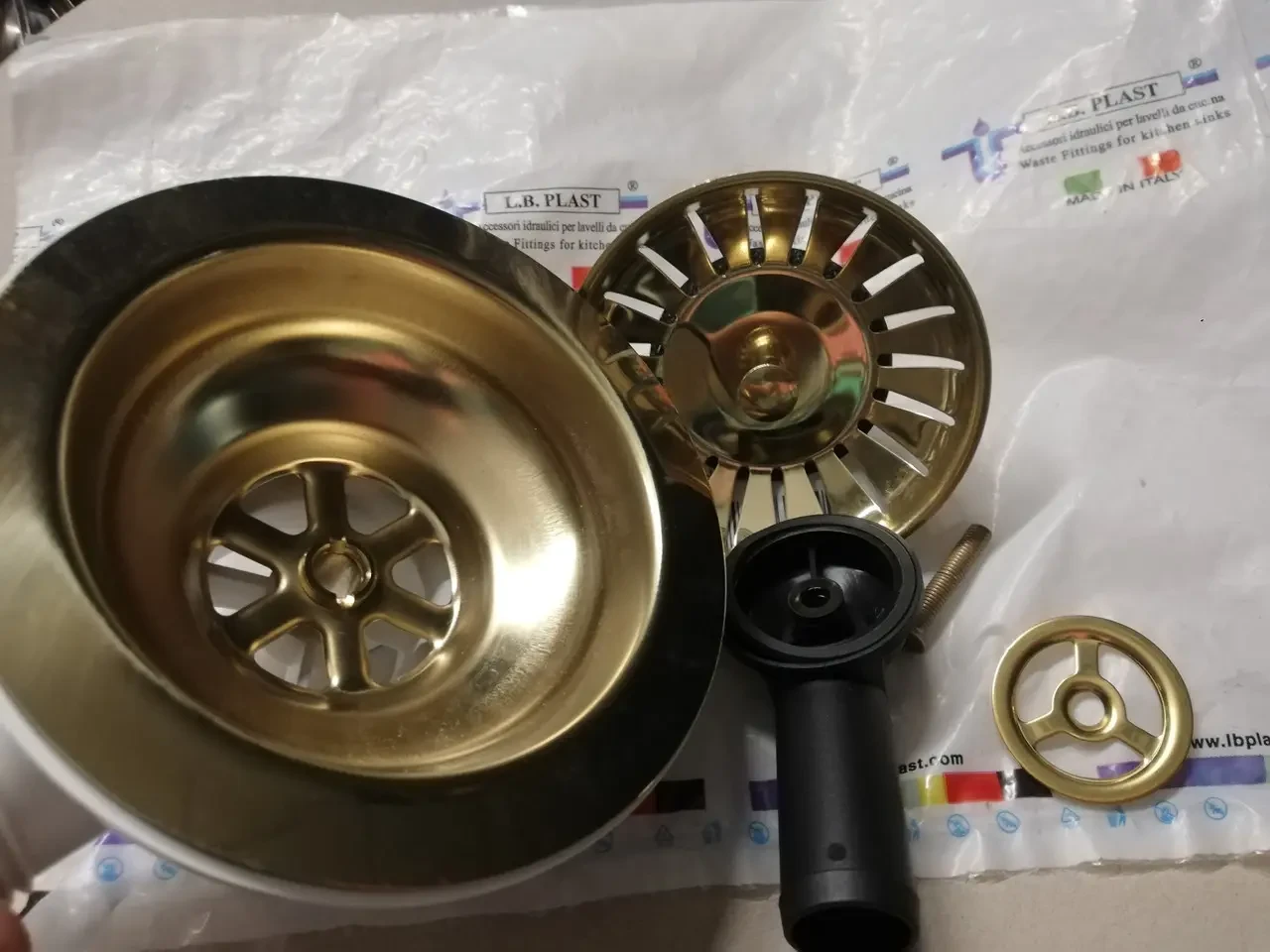 Євро вентиль. Водозлив з переливом (колір - золото) LB.Plast D670-70-COP Італія