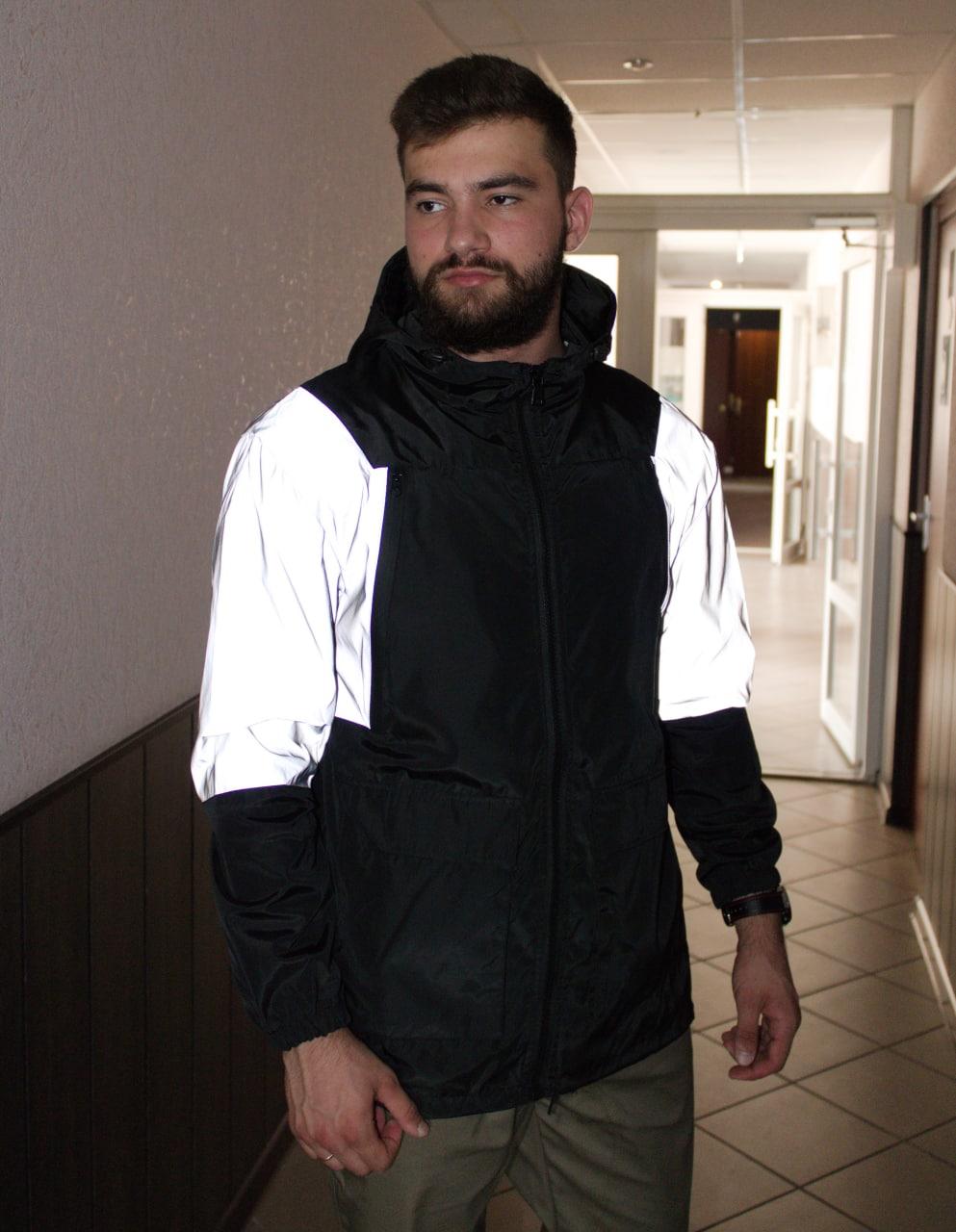 Чоловіча вітровка з рефлективними вставками сіра з капюшоном, фото 1