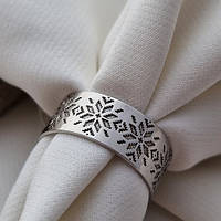 Кольцо серебряное с цветочным орнаментом широкое родированое