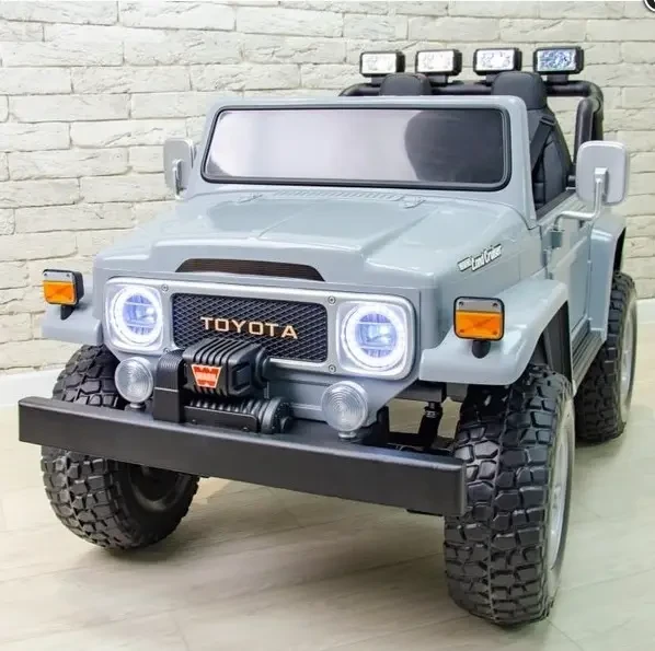 Дитячий електромобіль на акумуляторі Джип Toyota M 4968 з пультом радіокерування для дітей 3-8 років сірий