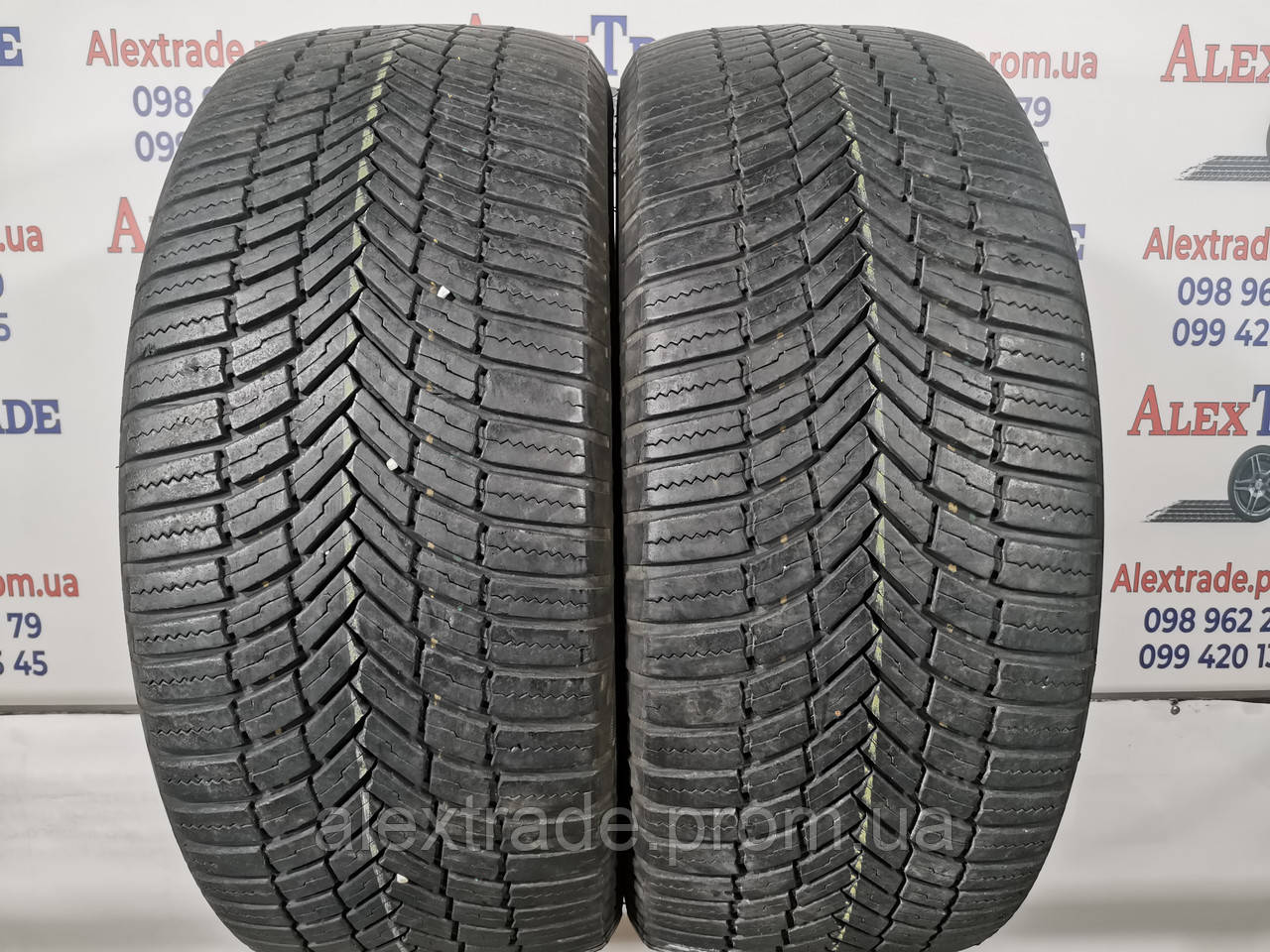 235/55 R17 Bridgestone WeatherControl A005 всесезонні шини б/у