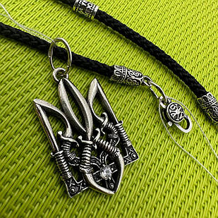 Чорний шовковий шнурок зі вставками зі срібла та герб України 925 проба