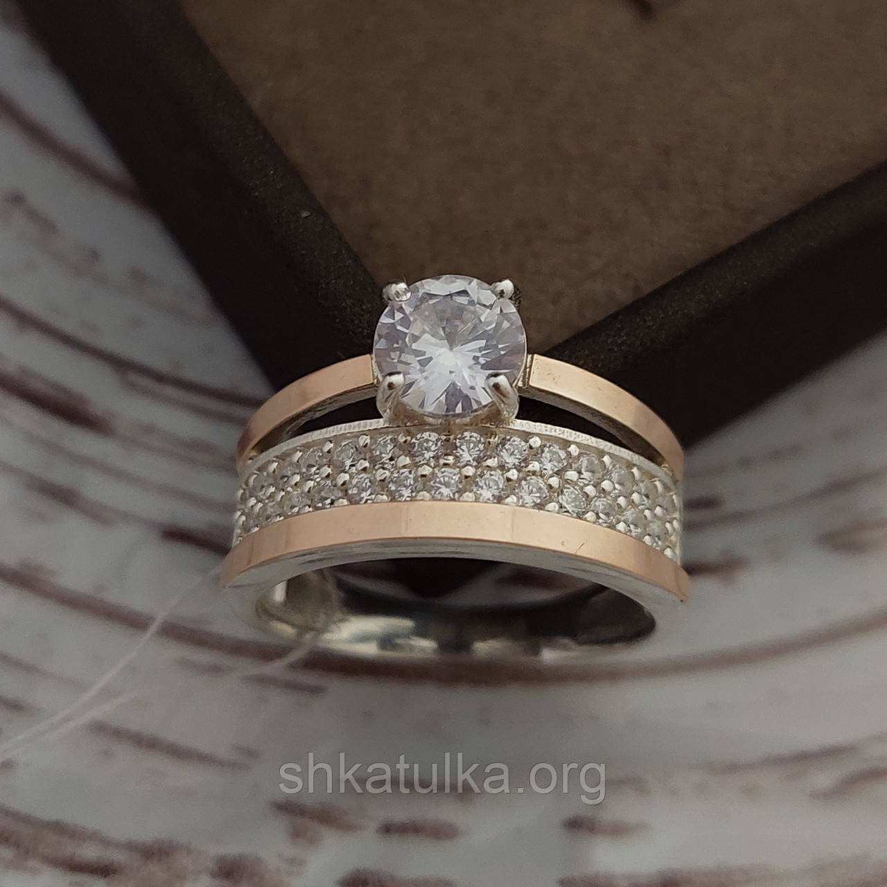 Серебряное двойное кольцо с золотом и круглым фианитом - фото 1 - id-p1142194443