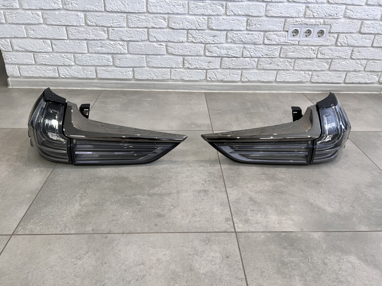 Задні ліхтарі Black Vision Lexus LX 570 450D 2016-2022 4 шт., фото 1