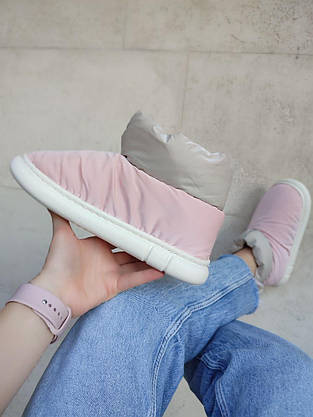 Дутики розовые pink высокие с бежевым манжетом на белой подошве женские без застежки зима непромокаемые, фото 5