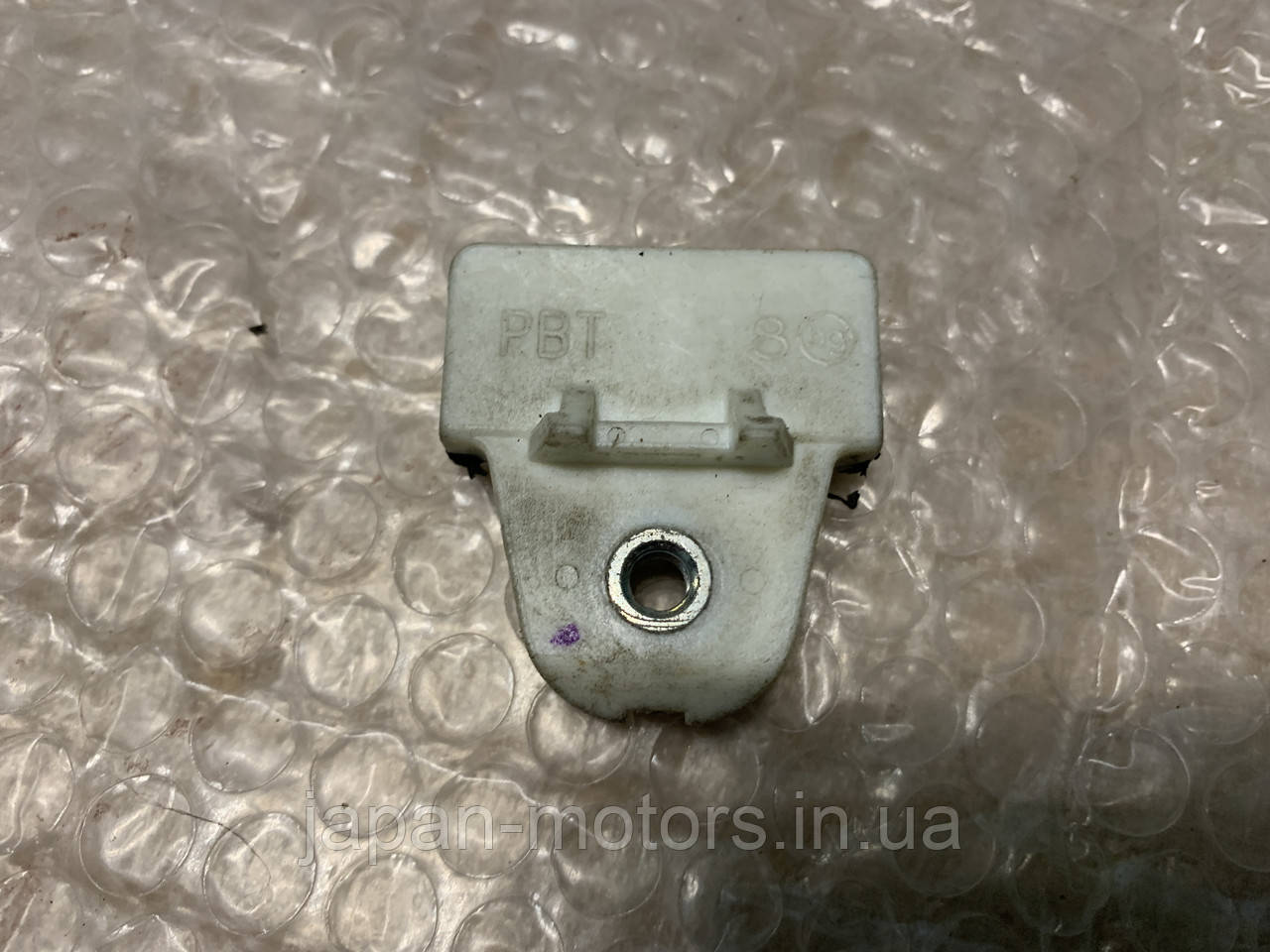 Кріплення переднього скла дверей для Mazda 6 GJ/CX-5 KE/CX-3 Original б/у KD5358512