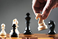 У житті, шахах та шашках потрібно досить довго подумати, щоб прийняти швидке рішення