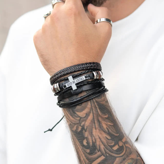 Чоловічий шкіряний браслет з хрестом TRUST