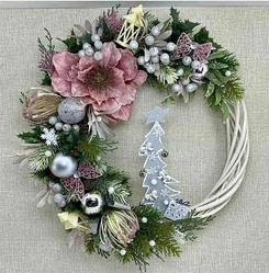 Новорічні прикраси та подарунки