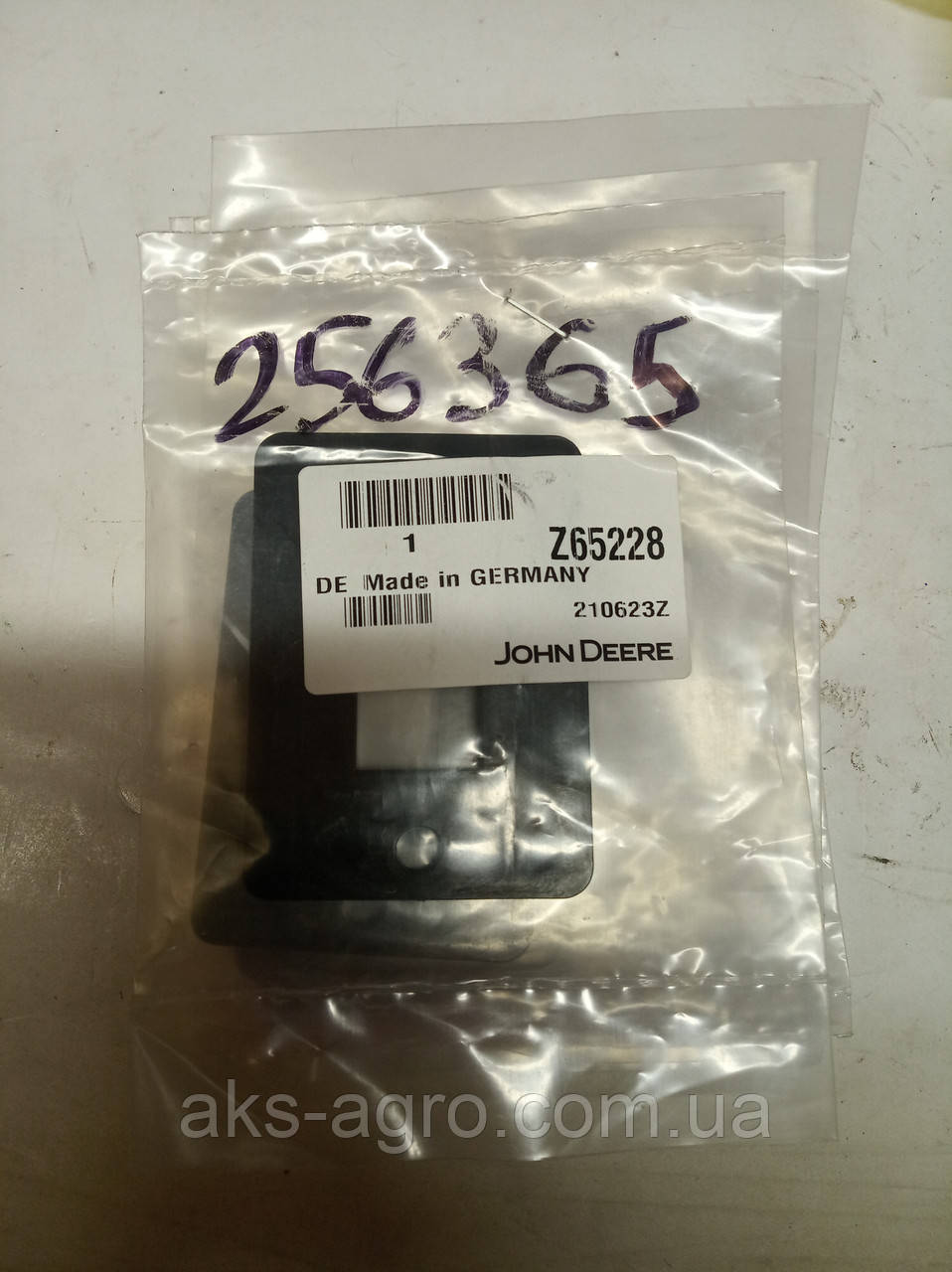 Z65228 Напрямна копіра жатки, JD