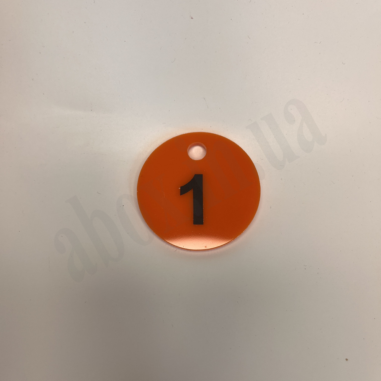 Гардеробні брелки круглі | Гардеробні круглі жетони | Помаранчева основа | Чорна цифра