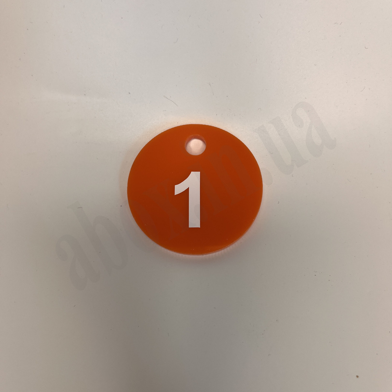 Гардеробні брелки круглі | Гардеробні круглі жетони | Помаранчева основа | Біла цифра