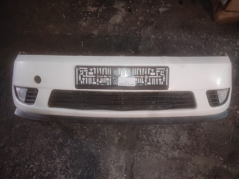 No256 Б/у бампер передний для Ford Fiesta 2002-2006