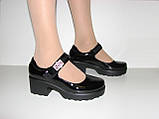 Жіночі чорні лаковані туфлі низький каблук ремінець липучка 36 37 38 39 40 41, фото 3