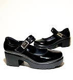 Жіночі чорні лаковані туфлі низький каблук ремінець липучка 36 37 38 39 40 41, фото 5