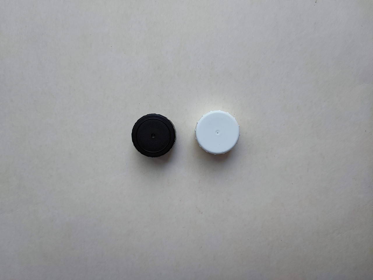 Від 1000шт. Кришка чорна ПЕТ з кільцем першого відкриття гвинтова 28/410, ковпачок, закрутка на флакони від 100 до 1000 мл