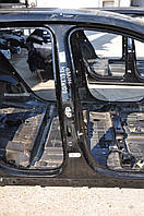 Стойка кузова центральная правая Chevrolet Equinox 18- на кузове, крашенная