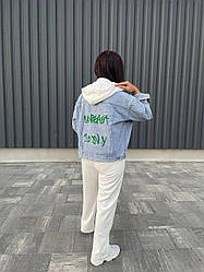 Дуже крута жіноча джинсова куртка з капюшоном