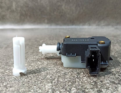 4B9962115B Привод замка багажника активатор EZC-AU-009 Шкода