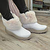 Черевики білі жіночі шкіряні на потовщеній підошві, декоровані хутром, фото 5
