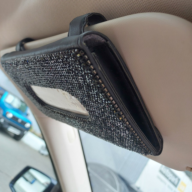 Автомобільна підставка для серветок на козирок