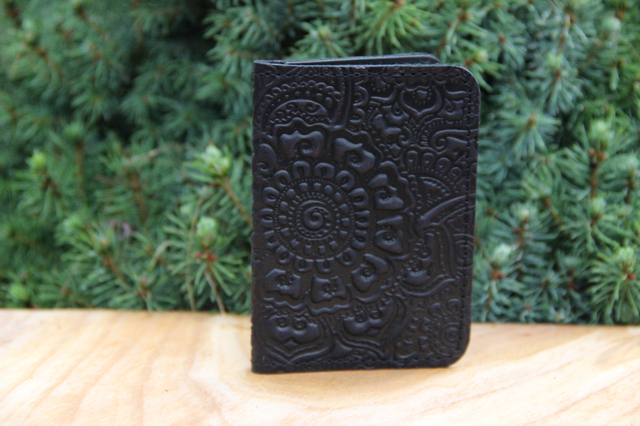Шкіряна обкладинка для id паспорта/прав водія з тисненим орнаментом "Квітучий сад",натуральна шкіра, чорного кольору, 10х7 см, фото 1