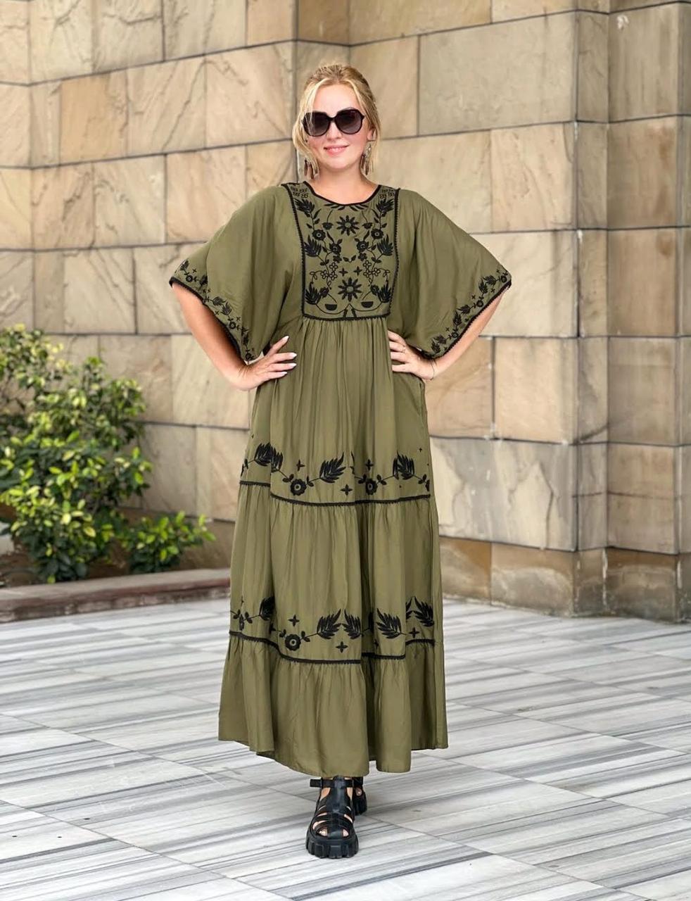 Довге жіноче плаття з вишивкою з натуральної тканини (з L по 2XL), фото 1