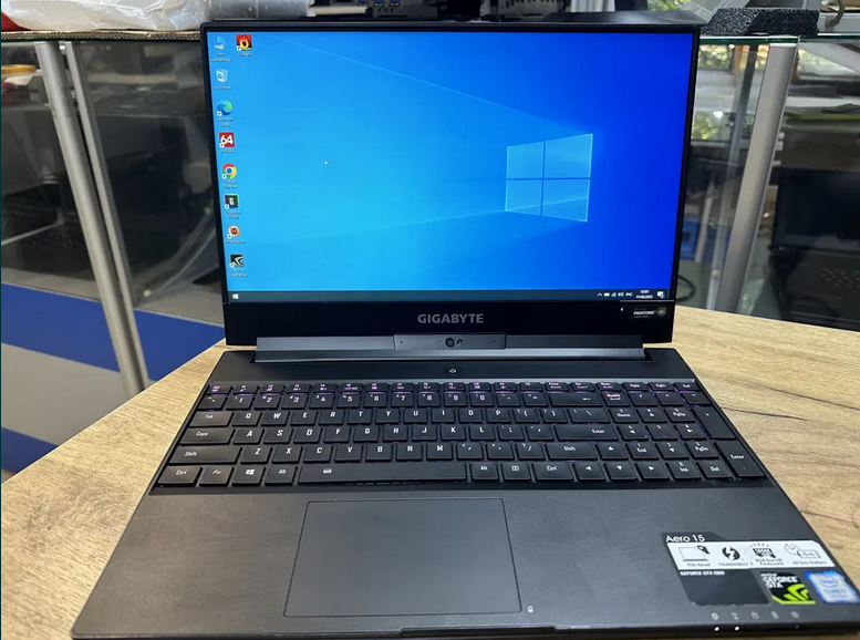 Ноутбук Gigabyte AERO 15 P65 15.6" IPS i7 7700HQ/16Gb/SSD 512Gb/GTX 1060 6Gb Б/В, фото 1