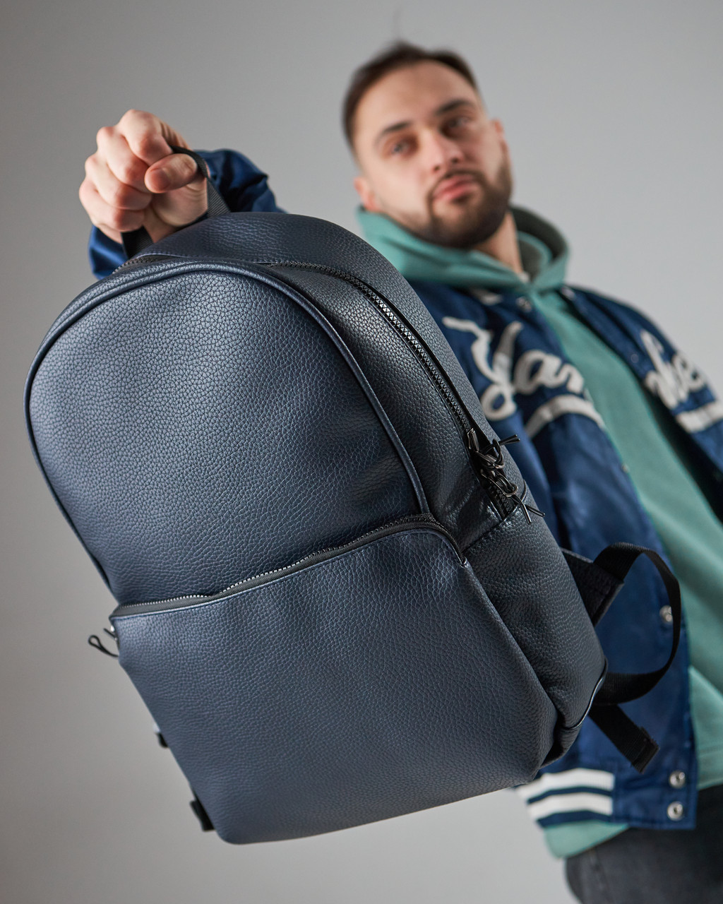 Місткий рюкзак з екошкіри синього кольору з відділенням під ноутбук 15,6"