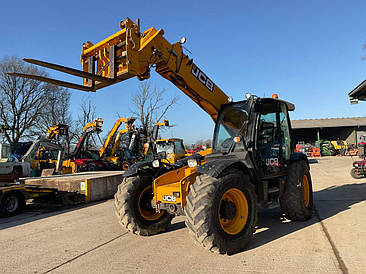 Екскаватор-навантажувач JCB 550-80