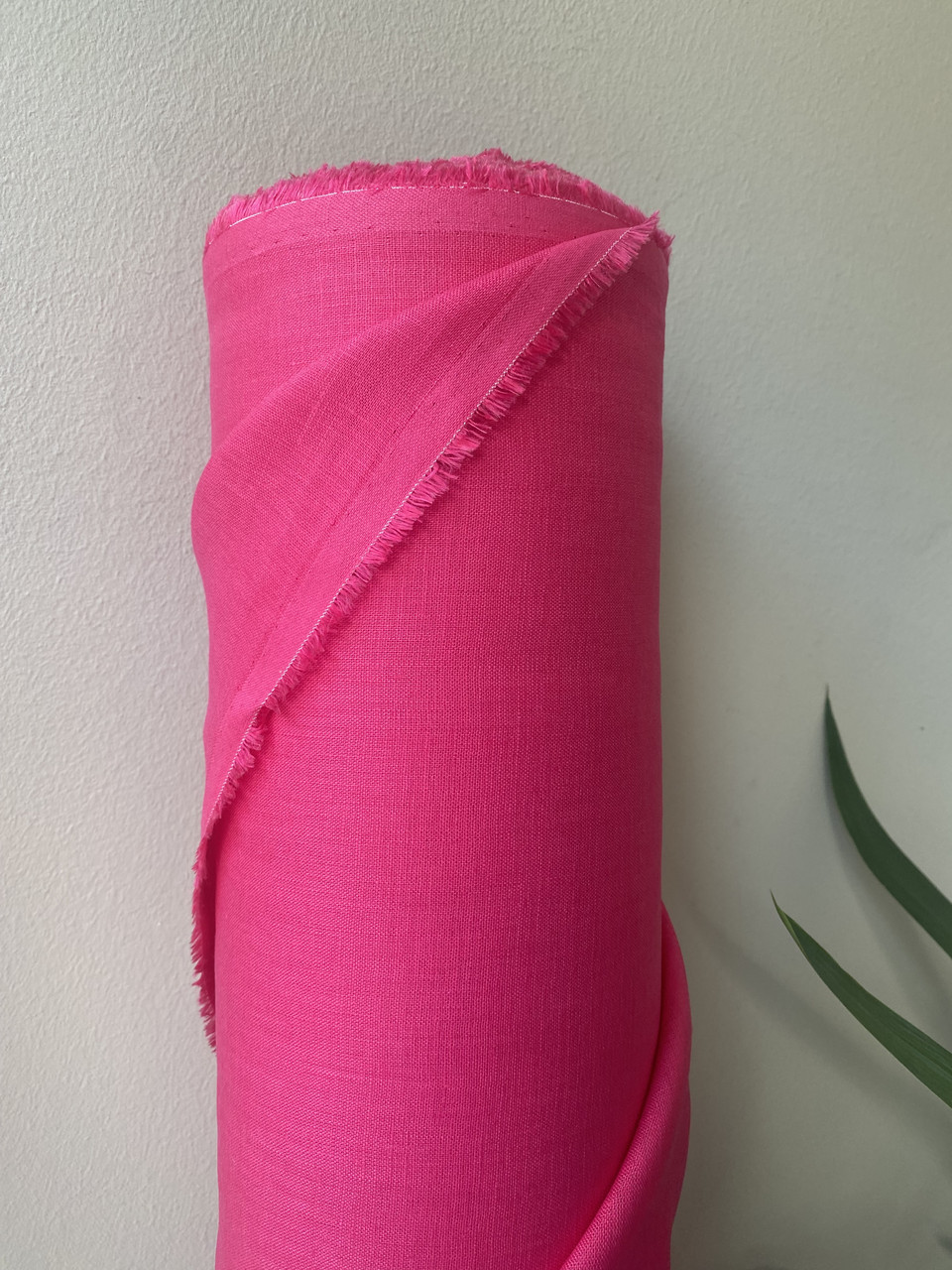 Сорочково-платтєва 100% лляна тканина кольору фуксія, колір 905/80