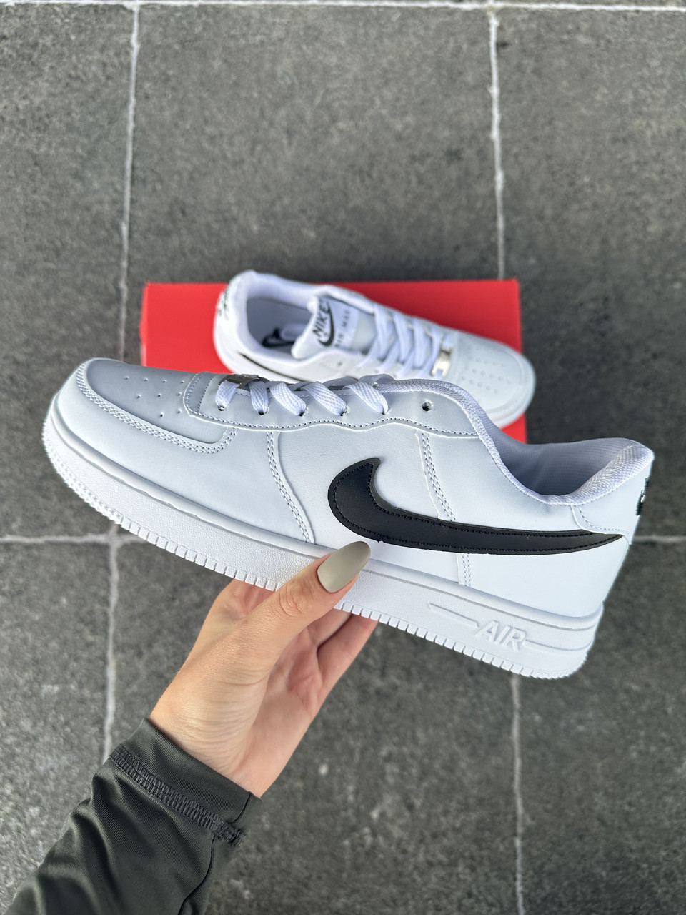 Жіночі кросівки Nike Air Force Low White білі з чорним Найк Аїр Форс шкіряні демісезонні 37