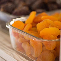 Курага індустріал сушена без кісточки на вагу від 100 грамів органічні абрикоси в'ялені без цукру сухофрукти