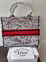 Женская сумка шопер подарочная Dior Book (белая) 1026 стильная с короткими ручками с надписью Christian Dior